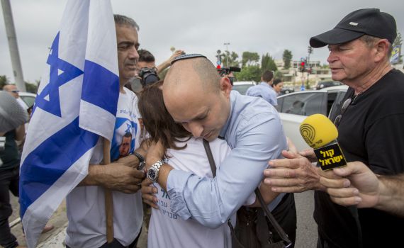 בנט: "נמשיך לטייל בארץ, אך ביותר חשיבה ובטחון"