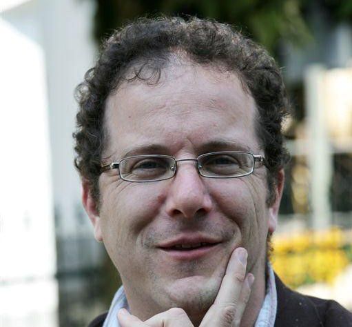 למה אתם הורסים את מבנה המשפחה?