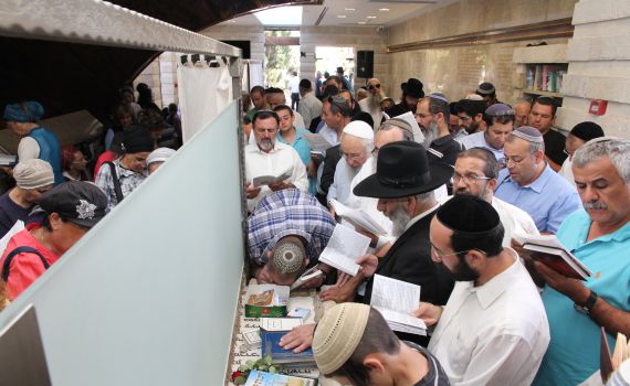 בשידור ישיר: הילולת מרן הרב מרדכי אליהו זצ"ל