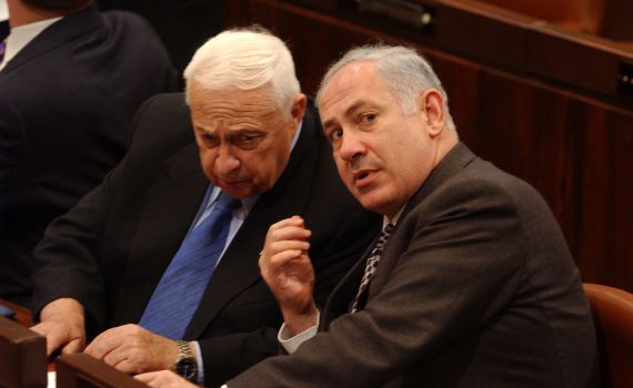 האם ביבי יכנס להיסטוריה ככפילו של שרון?