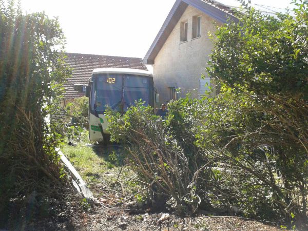 הר ברכה: האוטובוס הדרדר ונחת בחצר פרטית