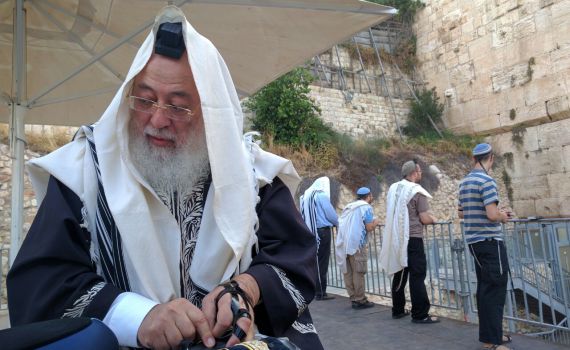 הרב עמאר הגיע לתפילת מחאה בכותל הרפורמי