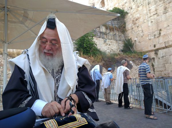 הרב עמאר הגיע לתפילת מחאה בכותל הרפורמי