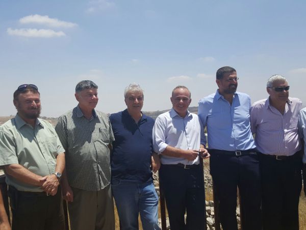 שטייניץ מצטרף למתנגדים: אסור להרוס את עמונה