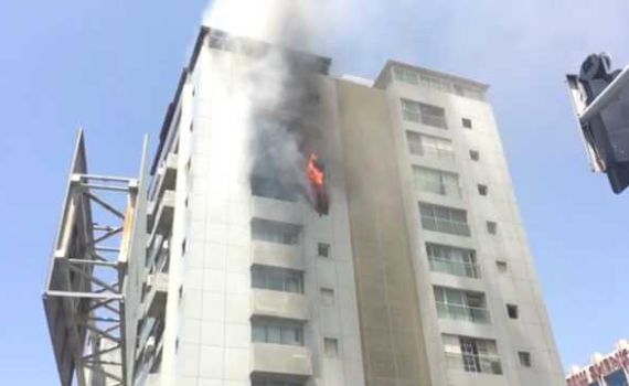 בניין ברמת גן עולה באש. עשר קומות נפגעו