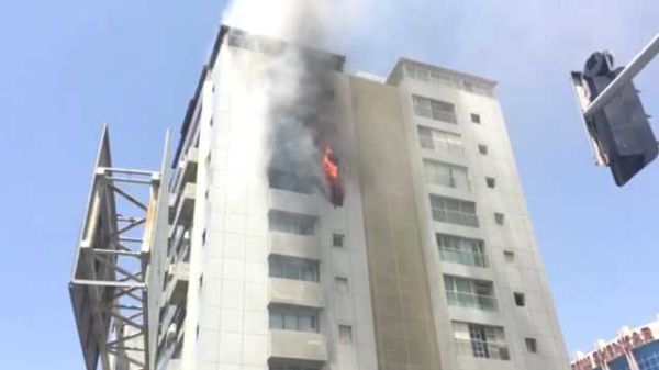 בניין ברמת גן עולה באש. עשר קומות נפגעו