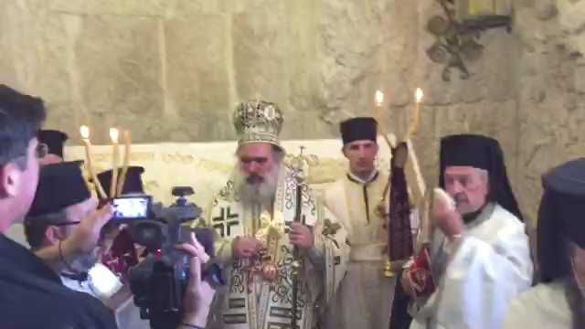 צפו: הנוצרים מחללים את קבר דוד המלך בהר ציון