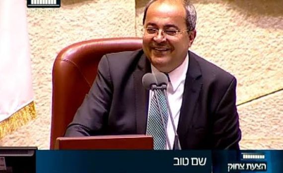 צפו: כשאחמד טיבי התחפש לאבשלום קור