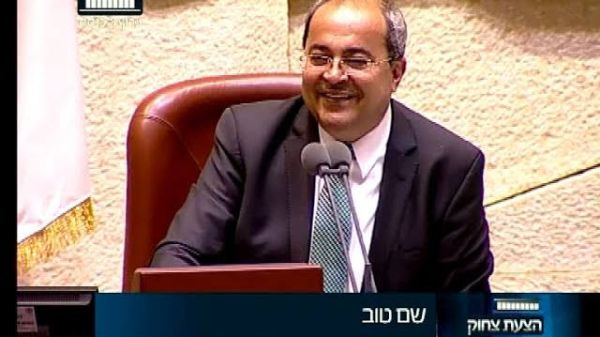 צפו: כשאחמד טיבי התחפש לאבשלום קור