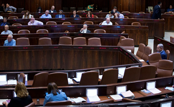 בסוף דרמה: "חוק ההדחה" אושר בכנסת