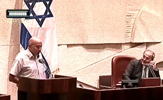 4 או 5? בהלול מלמד את אחמד טיבי תנ"ך; צפו