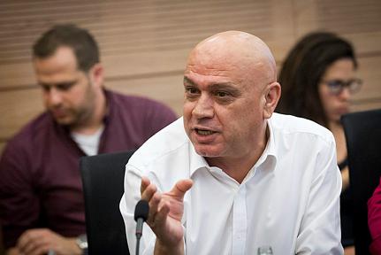 האם ח"כ ממרצ פיטר מאמן בגלל נטייה מינית?