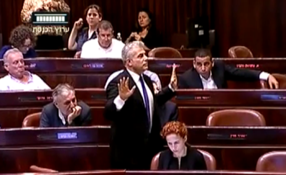 צפו • לפיד לפרוש: 'הייתה טעות, אתה לא שקרן'