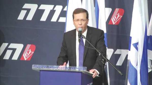 נצחון ענק לבוז'י: ימשיך בתפקידו עד 2017