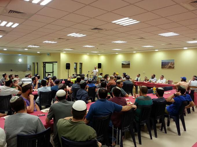 הבני"שים שנפצעו ערכו סעודת הודיה בישיבה