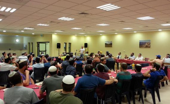 הבני"שים שנפצעו ערכו סעודת הודיה בישיבה