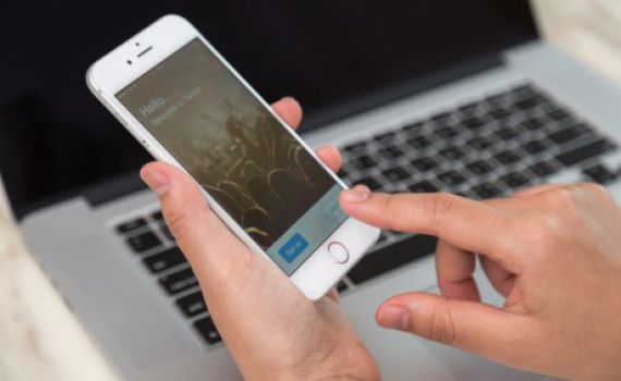 "בת שיש לאביה אייפון שלא תבקש להתקבל"