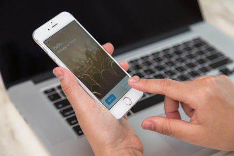 "בת שיש לאביה אייפון שלא תבקש להתקבל"