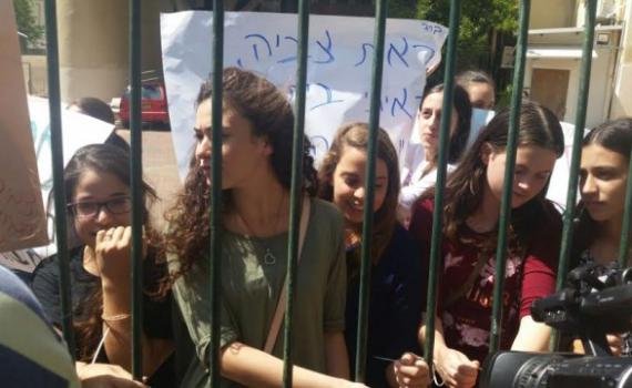 החרדים זועמים: 'העברת האולפנא -נזק רוחני אדיר'