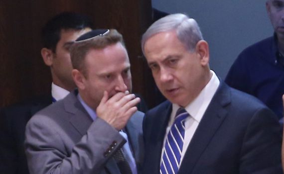 ראש הסגל לשעבר של נתניהו נלקח לחקירה