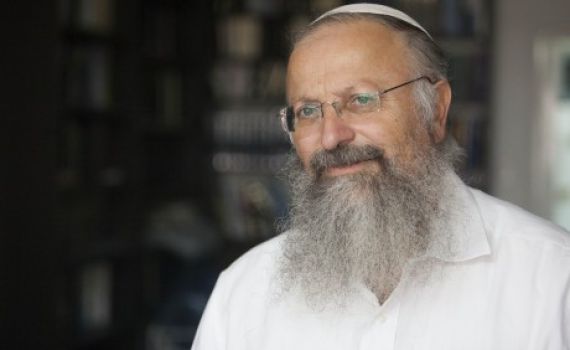 הרב אליהו: מצווה אחת מקיימים ומצווה אחת לא?