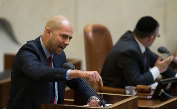 אוחנה: "הקואליציה נכנעה לשר הכי הומופוב"