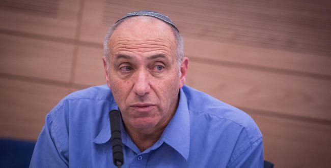 האם ייאסר על בית המשפט לפסול חוקים של הכנסת?