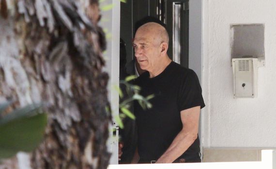 אולמרט יצא לחופשה ראשונה מכלא מעשיהו