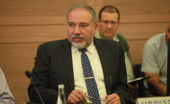 ליברמן מגיב לפרשת הרב יגאל לוינשטיין