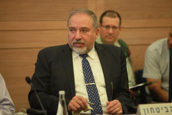 ליברמן מגיב לפרשת הרב יגאל לוינשטיין