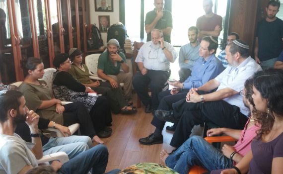 בוז'י בא לעתניאל ונתן הצהרה בטחונית מפתיעה