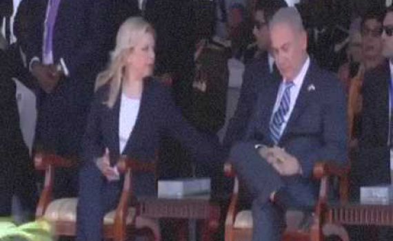 נתניהו נרדם בטקס; שרה העירה אותו. צפו