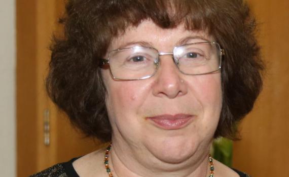 נעדיף רווקה ערירית על פני אם יחידנית? /תגובה