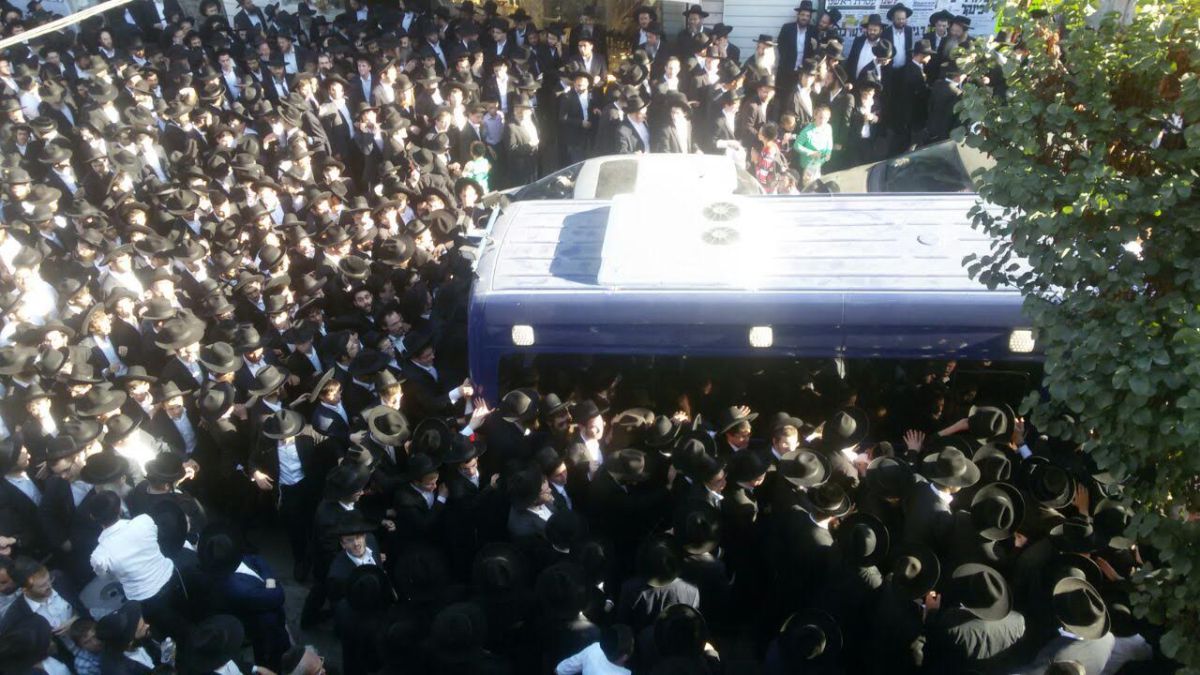 גלריית ענק: רבבות בהלווית הרב אריה פינקל