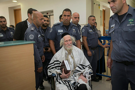 "גם אם חטא בעריות לא להתרחק מהרב ברלנד"