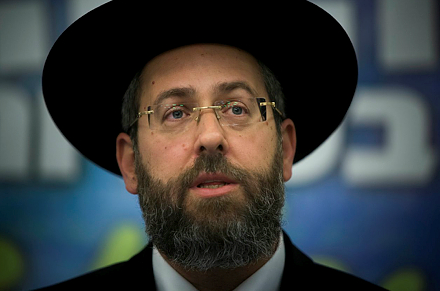 הרב הראשי בפנייה חריגה: להלחם בהטרדות המיניות"