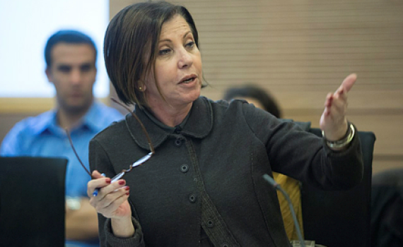 גלאון משתלחת ברב אבינר: "שים כיסוי עיניים"