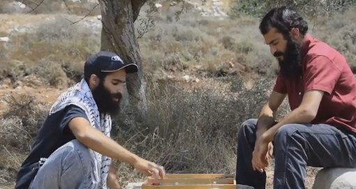 צפו: אפילו השכנים הערבים לא מבינים למה מפנים את עמונה