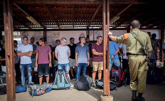 דרישה : אסרו את הכניסה לבסיסי צה"ל למרצי הקרן החדשה