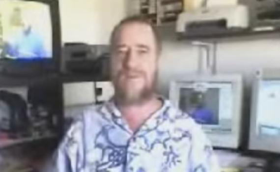 העיתונאי והסופר ברי חמיש נמצא בביתו ללא רוח חיים