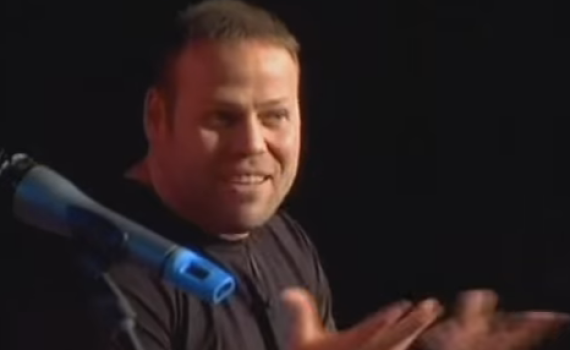 לא צחקו: אדיר מילר צחק על שוטרים וחטף עונש