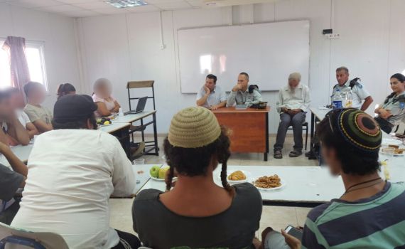 מפקד הבקו"ם הגיע לגייס את נוער הגבעות