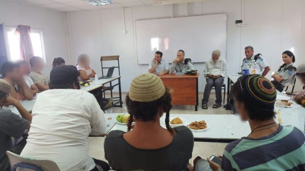 מפקד הבקו"ם הגיע לגייס את נוער הגבעות