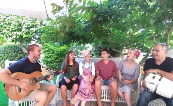 מקסים: מאש-אפ שירי אהבה לכבוד ט"ו באב