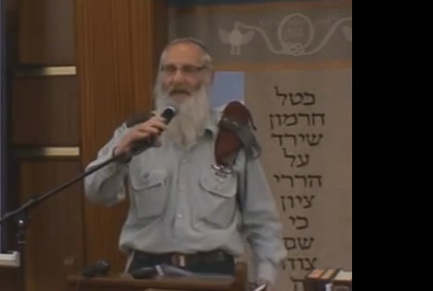 לא מרפות: החכ"יות שממשיכות לפעול נגד הרב קרים