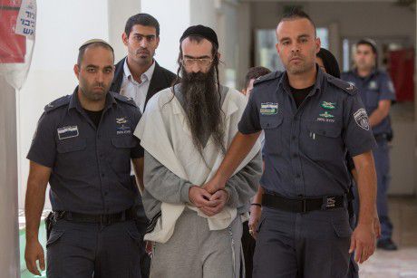 שליסל קרע את תמונות בנותיו של שותפו וחטף מכות