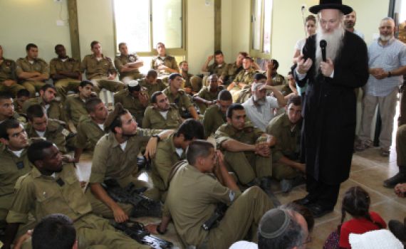 התגובה ל'צו 1': 'מלשינון' נגד כניסת גורמים דתיים לצבא