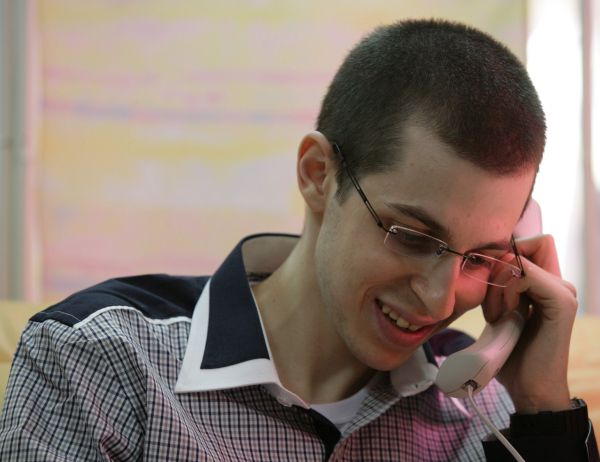 משוחרר מעסקת שליט נעצר בגין עיסוק בטרור