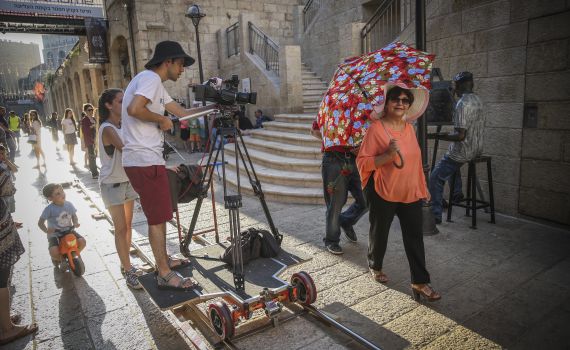 יש סיכוי לאהבה? דילמות של קולנוען סרוג
