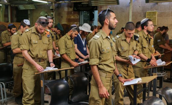 מנגל לא כשר? סיור במסגד? "המלשינון הדתי" יוצא לדרך